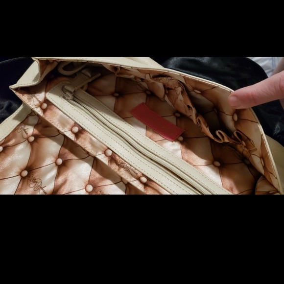 Vintage ivory leather betsey johnson original pyramid stud clutch - Picture 2 of 5